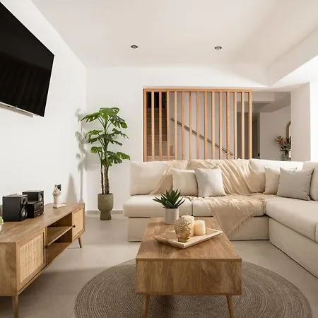 Nerea Deluxe Seafront Villa, Iconic Infinity Pool, By Thinkvilla