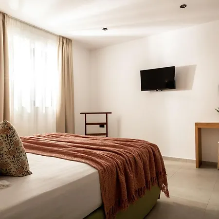 Nerea Deluxe Seafront Villa, Iconic Infinity Pool, By Thinkvilla Vilă