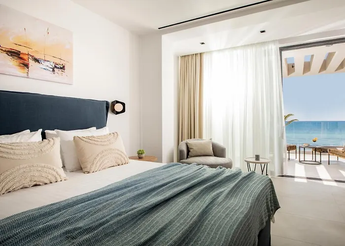 Villa Nerea Deluxe Seafront Villa, Iconic Infinity Pool, By Thinkvilla