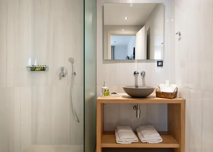 Nerea Deluxe Seafront Villa, Iconic Infinity Pool, By Thinkvilla Villa