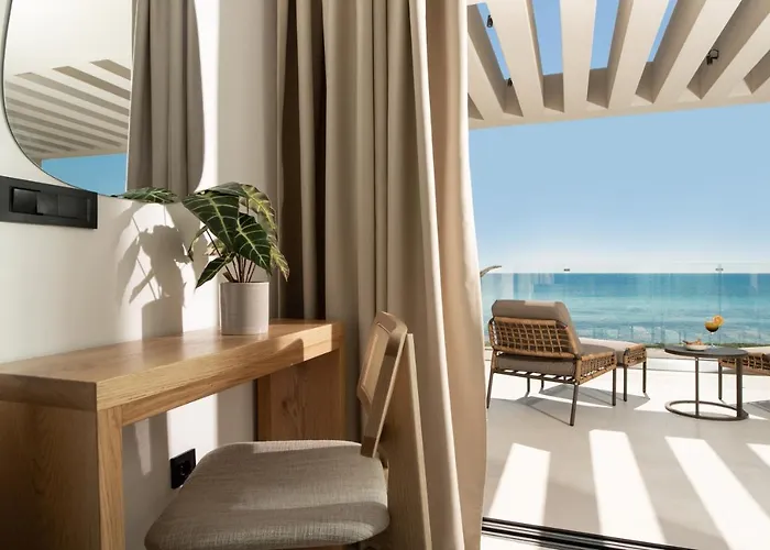 ヴィラ Nerea Deluxe Seafront Villa, Iconic Infinity Pool, By Thinkvilla *