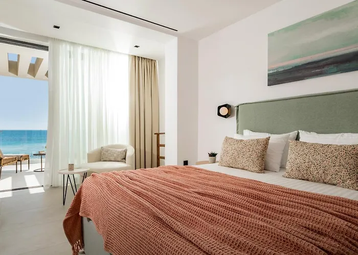 Nerea Deluxe Seafront Villa, Iconic Infinity Pool, By Thinkvilla 别墅 *