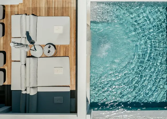 别墅 Nerea Deluxe Seafront Villa, Iconic Infinity Pool, By Thinkvilla *